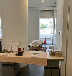 大きな柱の側で、広々出店させて頂いてました。