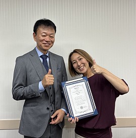 根本改善プログラム(山内流)の、山内嘉弘先生です。無茶な身体の使い方をしてきて、長崎の平和の像くらい左右差ある感じでしか上がらなかった肩を体験会で治して頂き、気がつけば花粉症まで治っていて感動した技術を直接指導していただきました。